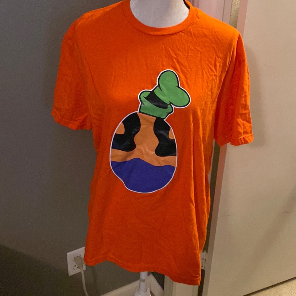 Disney Goofy orange egg T-shirt size Large